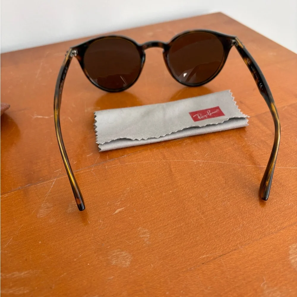 Ray-Ban Black Round Sunglasses with Brown Case and Light Blue Cloth